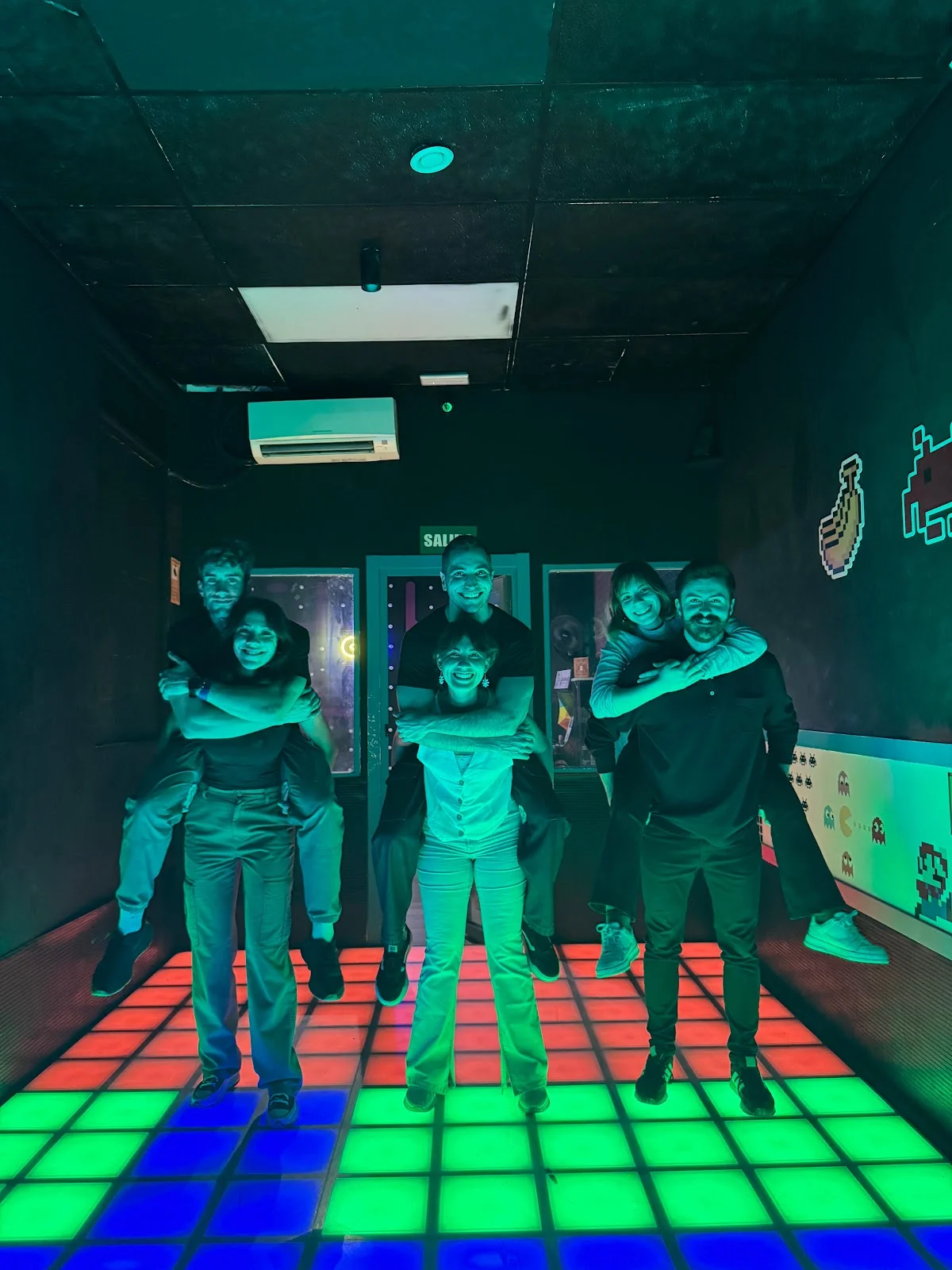 Pixel Games: El Suelo es Lava. Arcade XP by Experiencity - 2